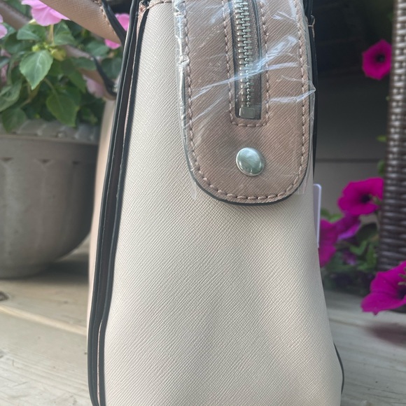 SOLD. Guess Purse, Color:blush - Picture 4 of 15